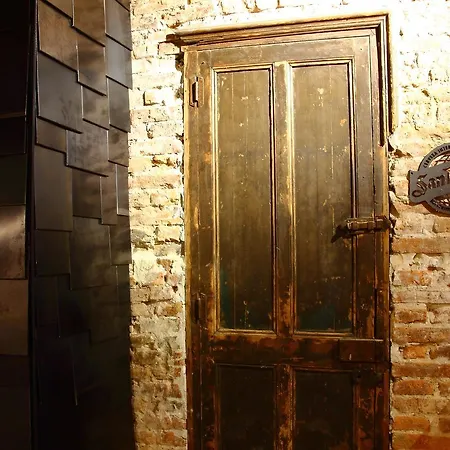 Poshtel - Premium Hostel