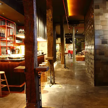Poshtel - Premium